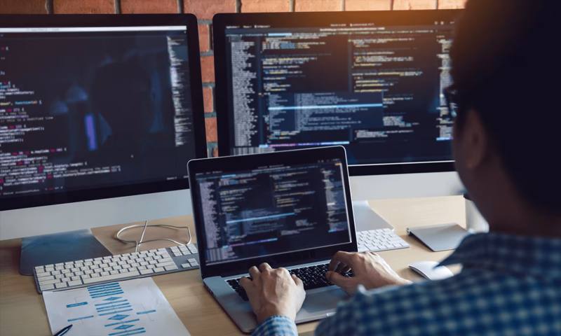 数据科学选型:R与Python如何赋能浉河区网站建设?
